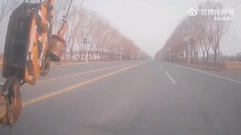 Turning mobile crane hook accident