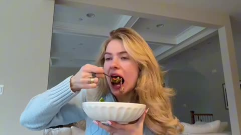 What I eat in a day 🍟🍔🥓🥩🍗🍖