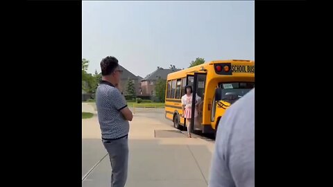 Male Elementary School Bus Driver ‘Lolita Line’ dressed in School Girl Outfit Confronted by Parents