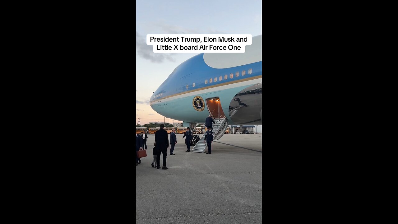 President Trump, Elon Musk & Little X Board Air Force One