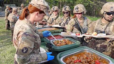 US Military Cooks Feeding 1000s of Soldiers During Crazy Rush Hour in Forest