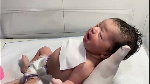 Receive your precious gift 💝❣️🤰💙 💫 👶🏻 👧 #newborn #baby #babyboy #babygirl