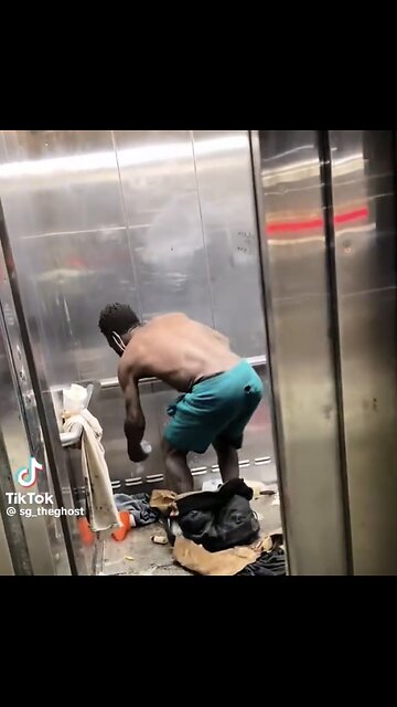 LIVING ON THE STREETS🌆🧟‍♂️📸IN NEW YORK CITY🏙️🧟💫