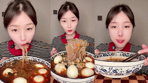 Spicy Rice Noodles Mukbang with Rich Soup & Toppings!"