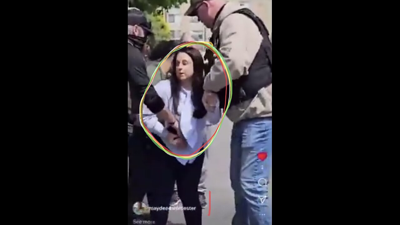 CITY COUNCILWOMAN OBSTRUCT🚓👮🧎♀️🚨👮♂️👩💼📸ICE AGENTS ARRESTING ILLEGAL ALIEN👮🏻♀️🧎♀️🚨👲💫