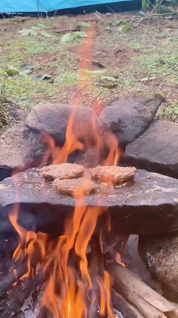 Extra Large Burger Please 🍔 🏕️💦🔥😋 #burger #cooking #campfire #nature #camping