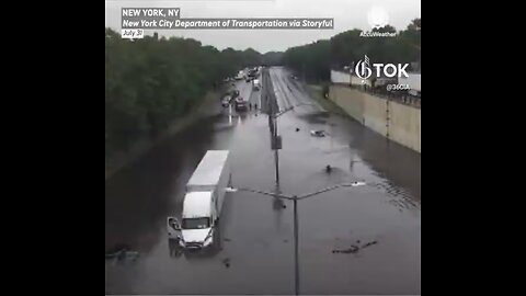 NEW YORK CITY💦🌊🚇🌇🚏🚍COVERED IN FLOODED WATERS🚉🌊🚚🌆💫