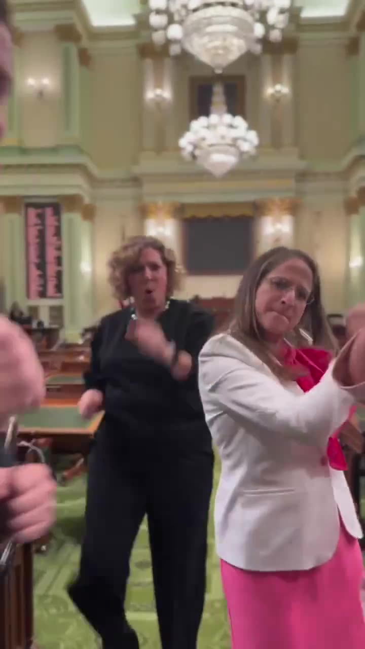 While California turns into a flaming pile of shit… Democrat politicians be like this. 🤦🏻‍♂️