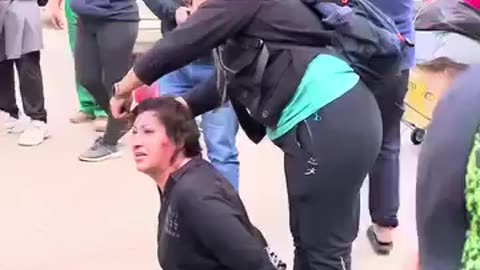 Akuzohej për vjedhjen e dyqanit, banorët i presin flokët gruas si ndëshkim