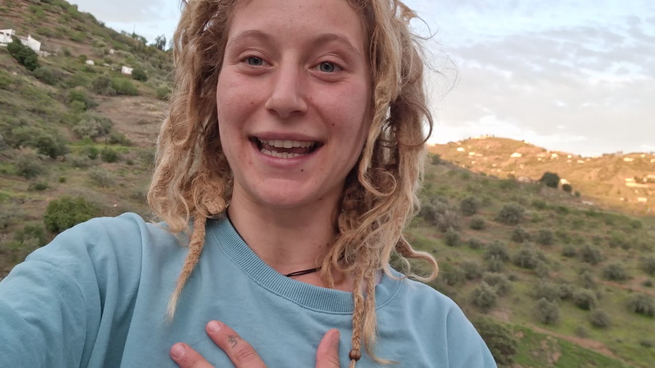 Mrs Sunshine back once again💲