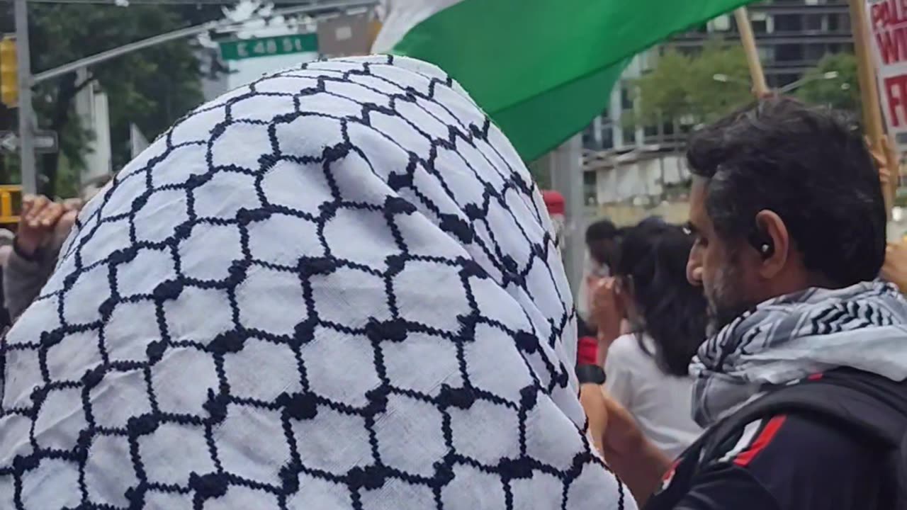 Outside the Egyptian Consulate: "STOP STARVING GAZA NOW"