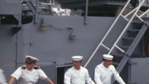 DEPARTURE OF DES DIV 32 Yoko... - DEPARTURE OF DES DIV 32 Yokosuka Naval Base, Japan - 428-npc-37017