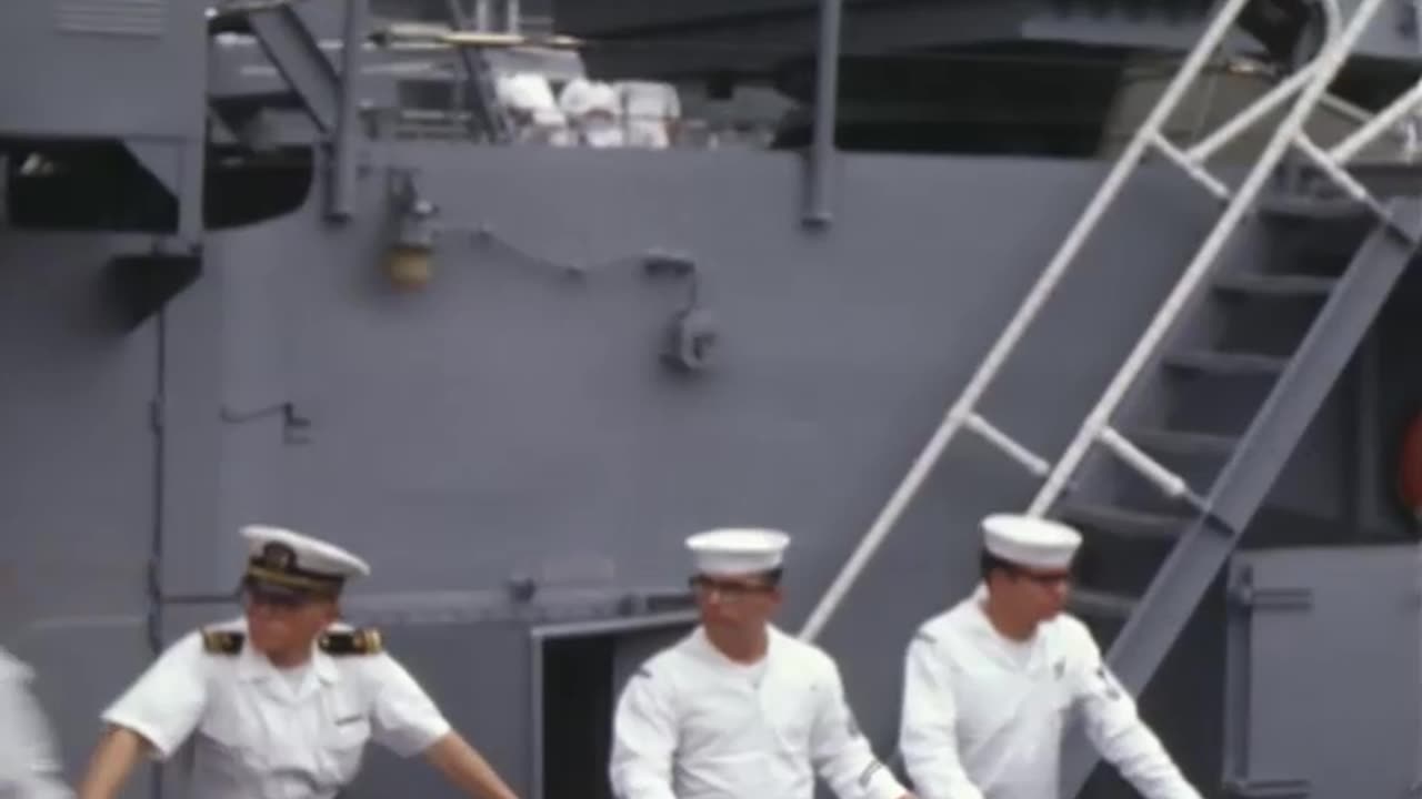 DEPARTURE OF DES DIV 32 Yoko... - DEPARTURE OF DES DIV 32 Yokosuka Naval Base, Japan - 428-npc-37017