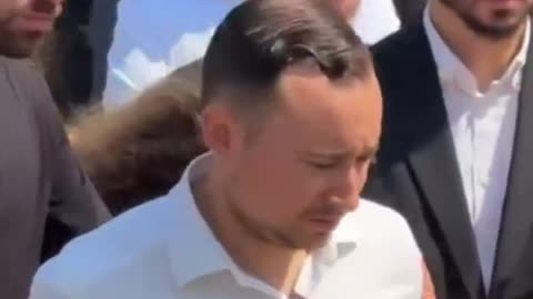 Diogo Jota's wife, devastated, holding her husband's coffin 11 days after their wedding.