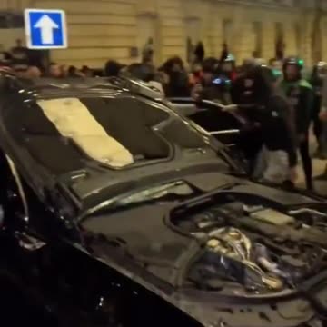 Illegal immigrants work hard in Paris.