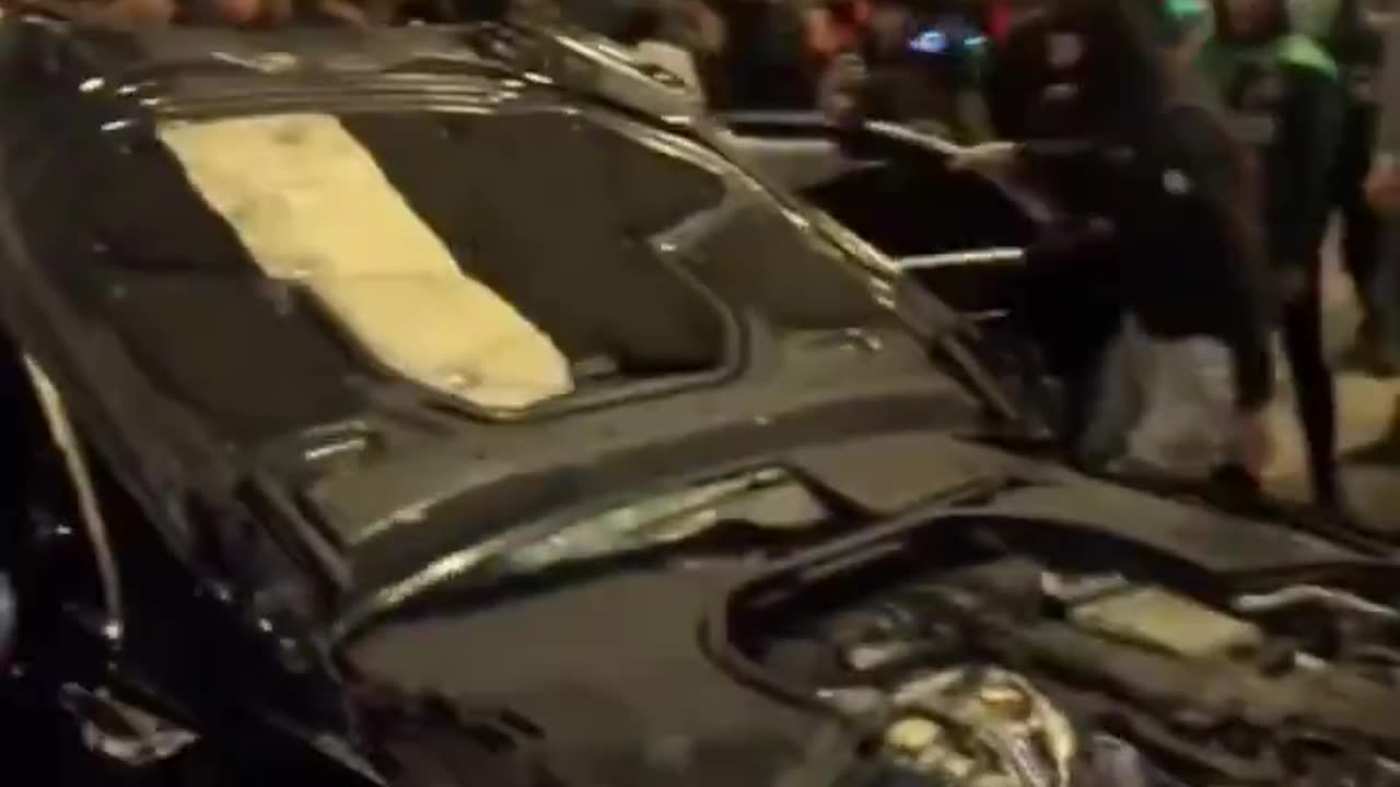 Illegal immigrants work hard in Paris.