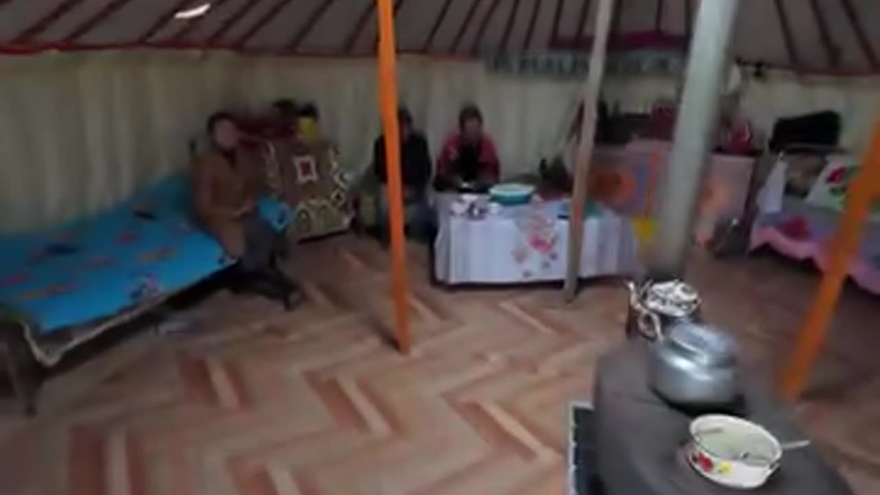 Living with Nomads: An Unforgettable Yurt Experience in Mongolia! 🏕️❤️"