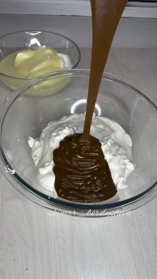 The recipe for a simple and chocolate sundae