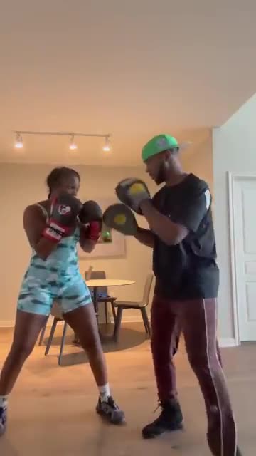 Claressa Shields training For Remy Ma Fight with Papoose #boxing #claressashields