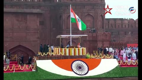 The flag of 'Operation Sindoor' was hoisted on the Mi-17 helicopter flying over the Red Fort