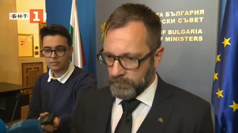 "НЕ ЗНАМ" - Йордан Вълчев, шеф на АПИ, защо АПИ няма договор за ремонт на пътищата: "Не знам"