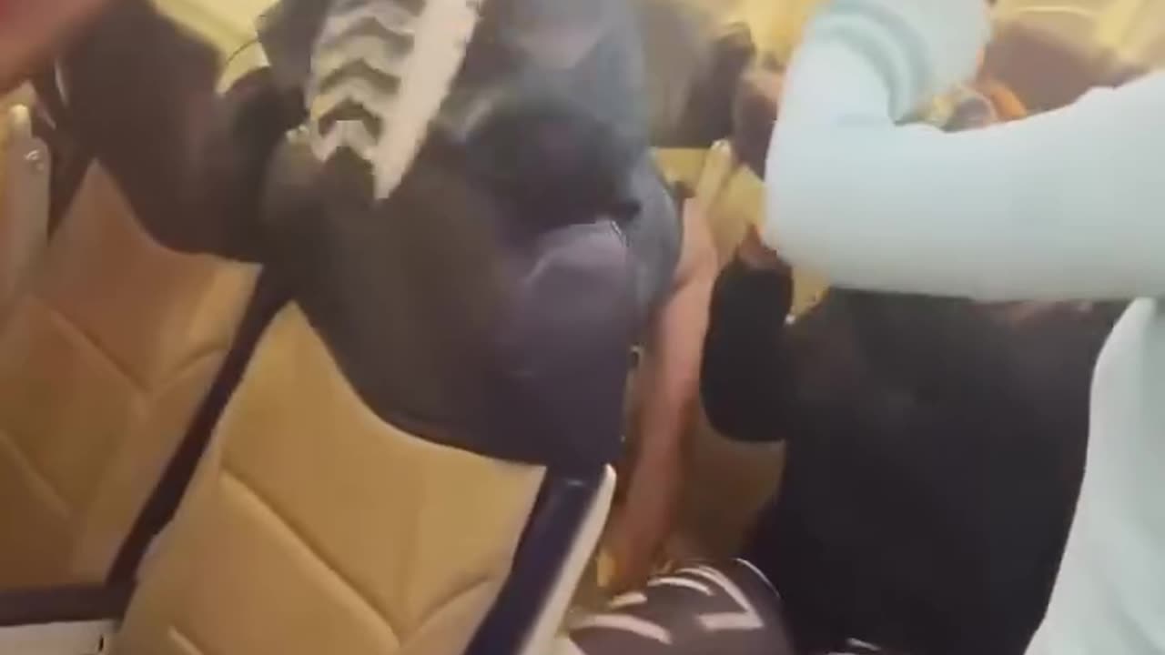 Passenger refuses to switch seats with single mother on flight.hd