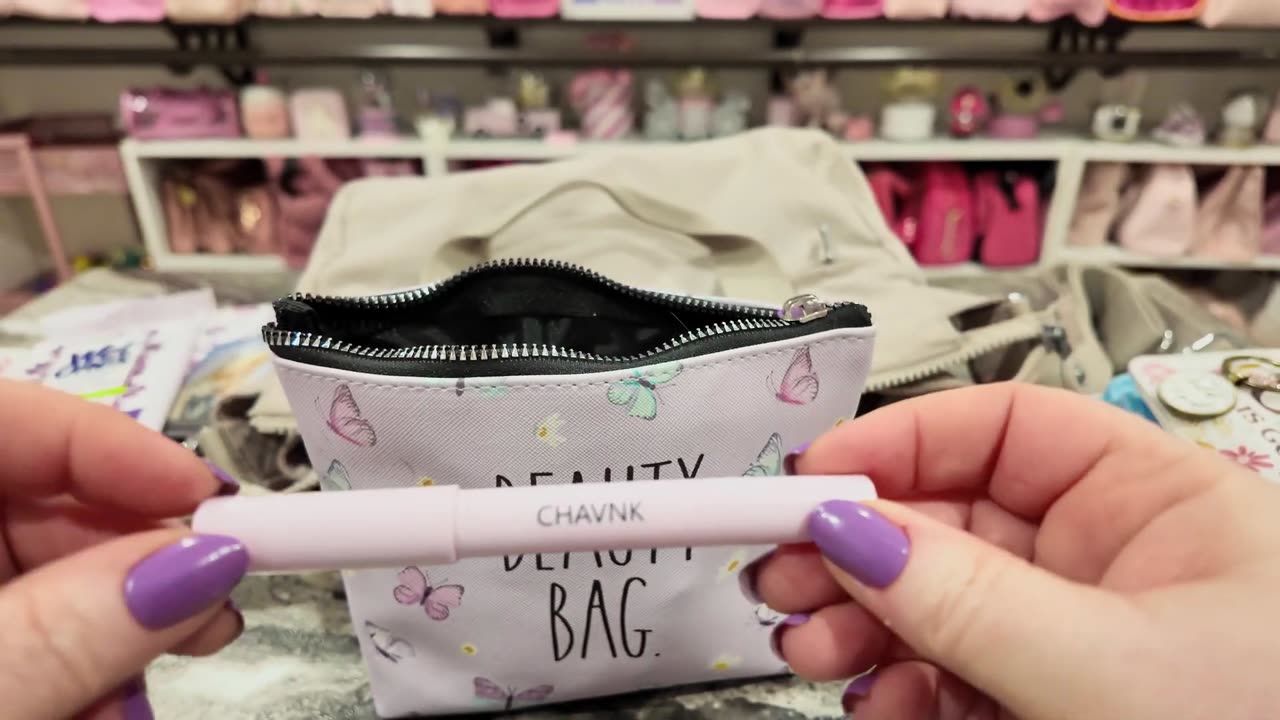 What's in my Kipling Pilar Bag.