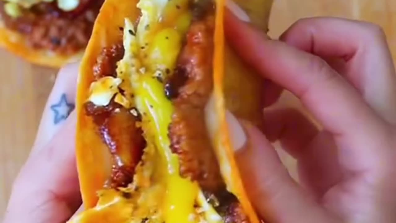 🍳🌮 Chorizo Smashed Breakfast Taco Fiesta 🥑🌶️