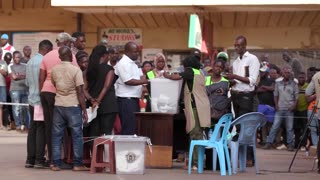 Uganda's President Museveni takes election lead, violence reported