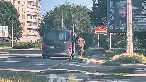 🚨🔥 Ukraine Russia War | Tense Moments in Kamianske as Man Flees from TCC Van | RCF