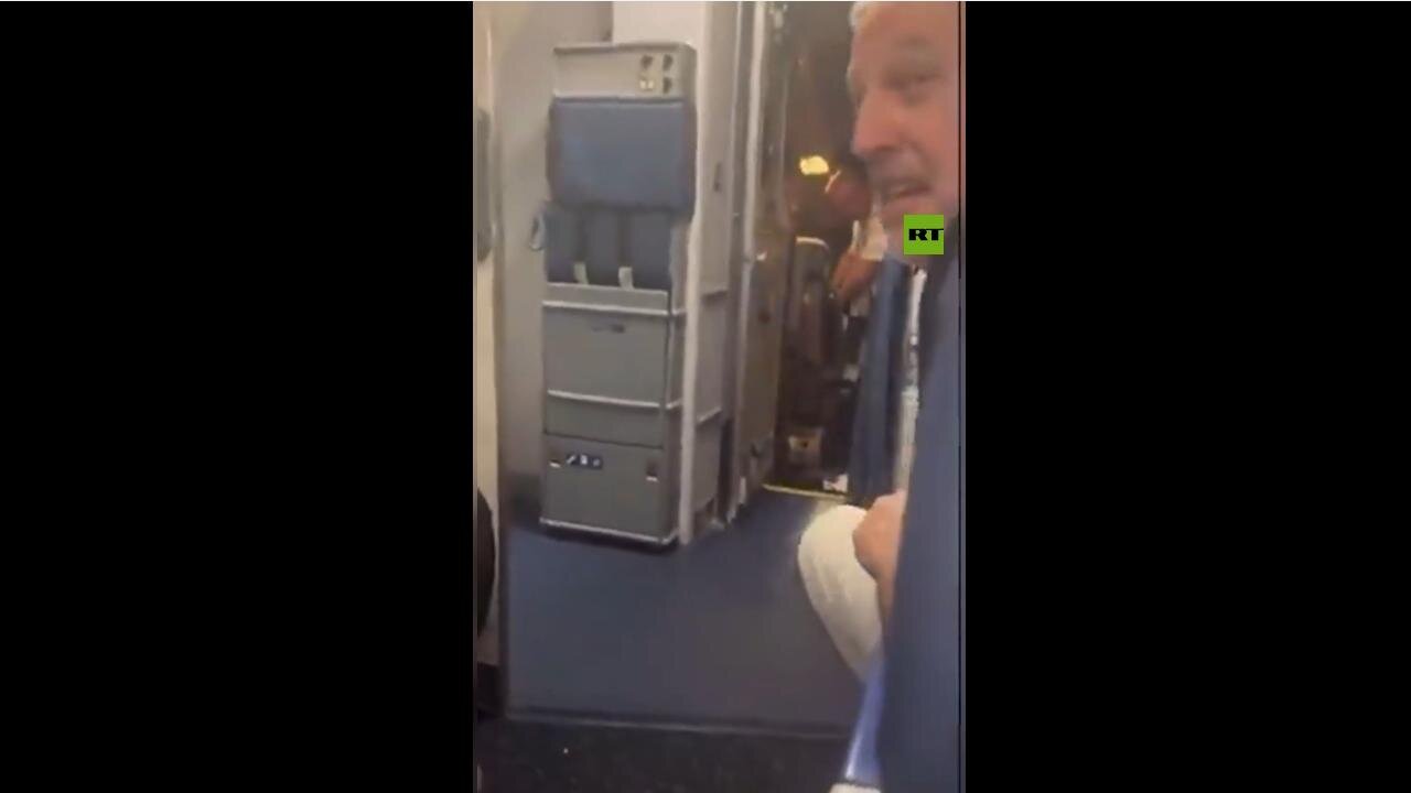 10 officers RAID cockpit 'without warning’ - Arrest & Drag Delta Airlines pilot as plane lands in San Fran