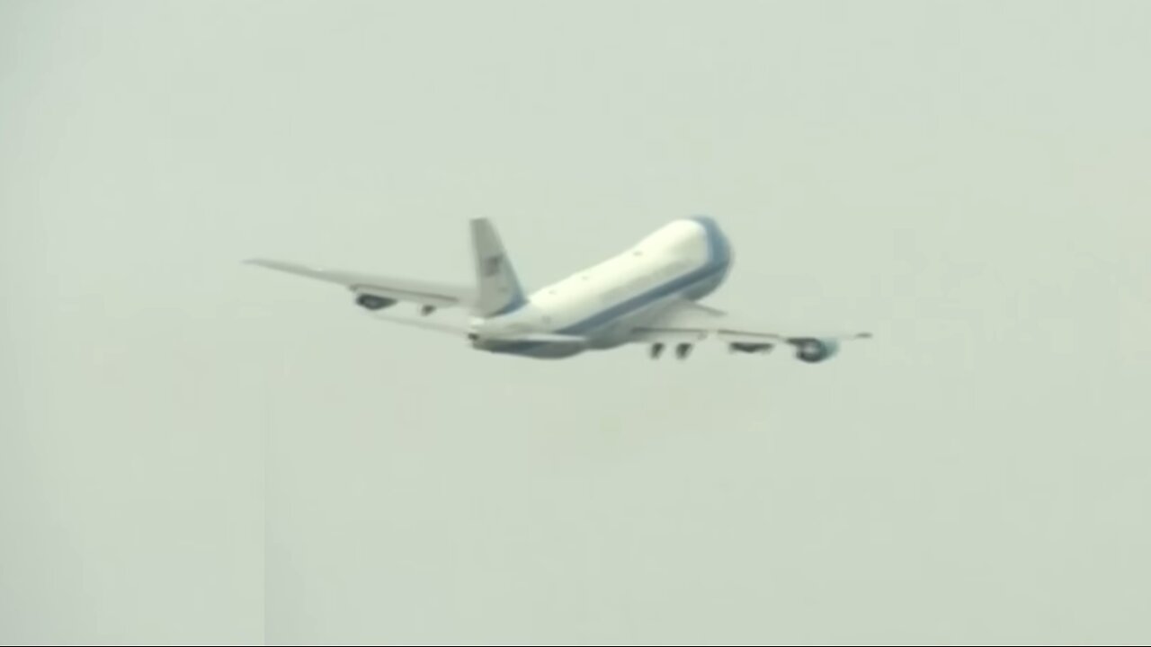 TRUMP ON AIR FORCE ONE - HEADING HOME