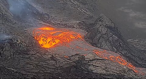Live Now: Kilauea Volcano Livestream in Hawaii
