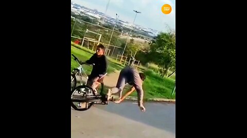Simplang Trip 202: Bicycle street exhibition ride accidentally fell down to push-ups exercise.