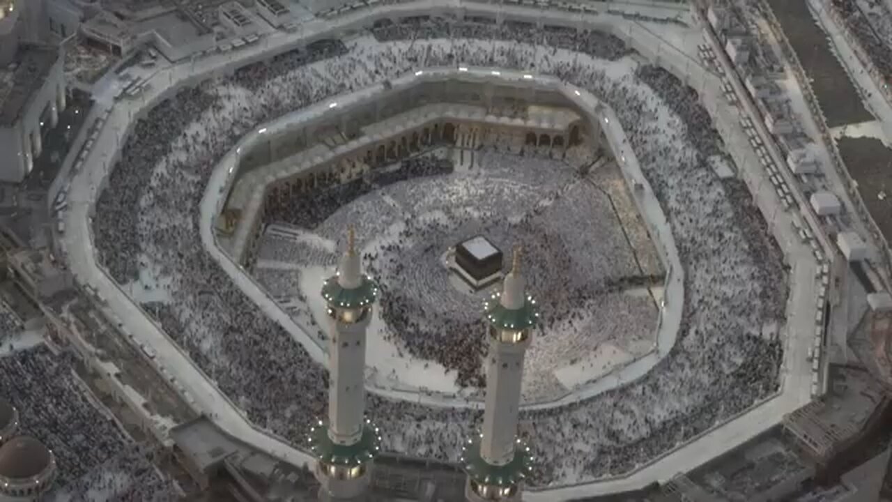 TIME LAPSE : Muslim worshipers perform Tawaf and pray around the Kaaba in Makkah's Grand Masjid