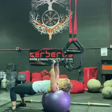 Chest Press Swiss Ball DB