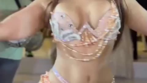 Pretty girl belly dance 🌹🌹🌹