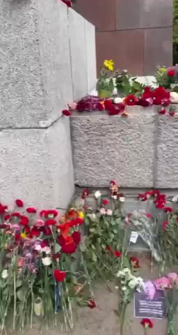 “ Comrades, forgive me for my traitor grandson .”