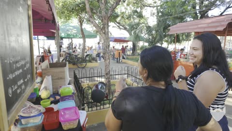 Empanada Street Food in Leon Nicaragua with Russell 🇳🇮 Empanika