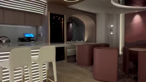 NCL Aqua Deck 6: Swirl Wine Bar