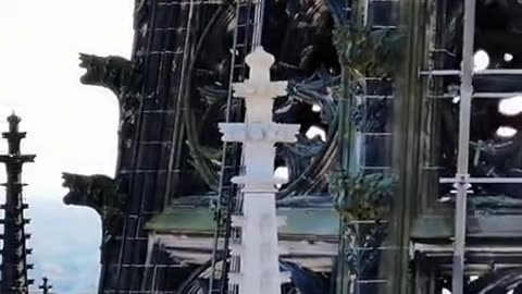 Stonemason at Cologne cathedral