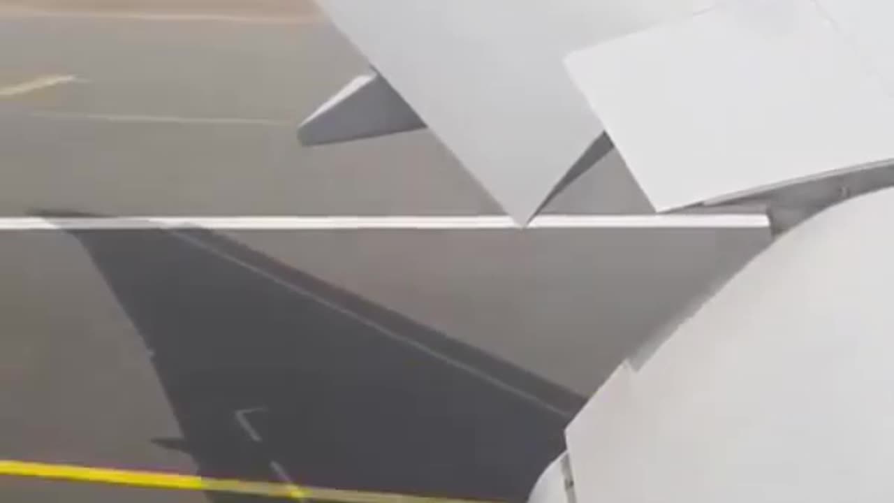 Watch Sudden Ground Spoilers After #B777 Touch Down #Aviation #Fly #AeroArduino