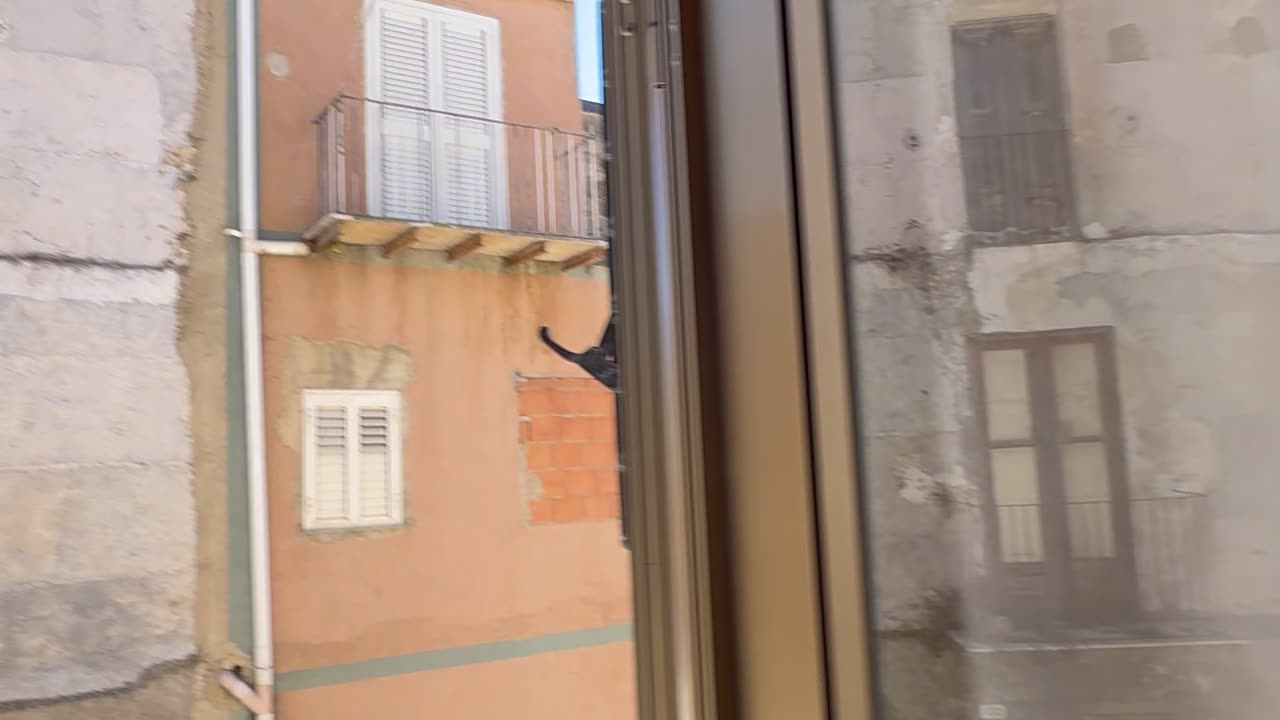 Imóvel de 22 mil euros na Itália, a 30 minutos da Praia.