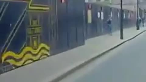 Just another day in London. Two people robbed of their phones.