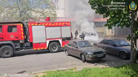 🤬 Russian forces attacked central Kherson with a drone, hitting a parking lot.
