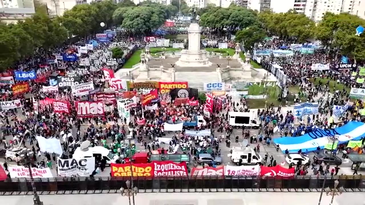 Mass protests gather in Buenos Aires over Milei's cuts 04/10