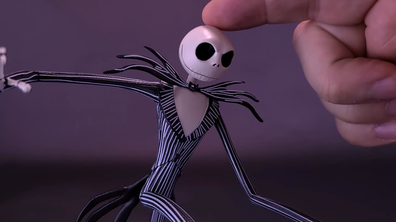 Diamond Select Toys A Nightmare Before Christmas Jack Skellington in Oogies Lair Gallery Statue