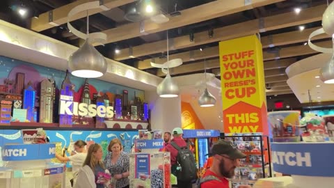 New York City - Carlo’s Bakery, Hershey shop and more #Vlog42