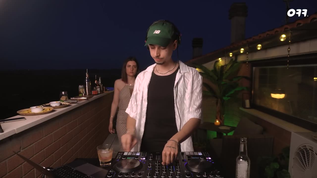 Cozy Rooftop Vibes and Spice Aperitif - Chill House Music Mix