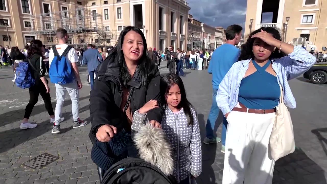 Filipino mother recalls daughters being blessed by Pope Francis